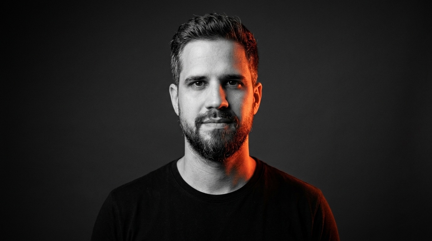 Dominik Schreiber, Schwarz-Weiß-Porträt